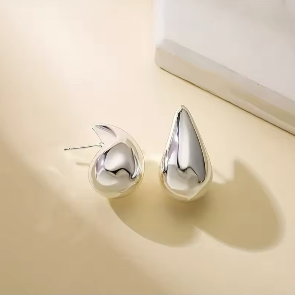 Silver water drop earrings